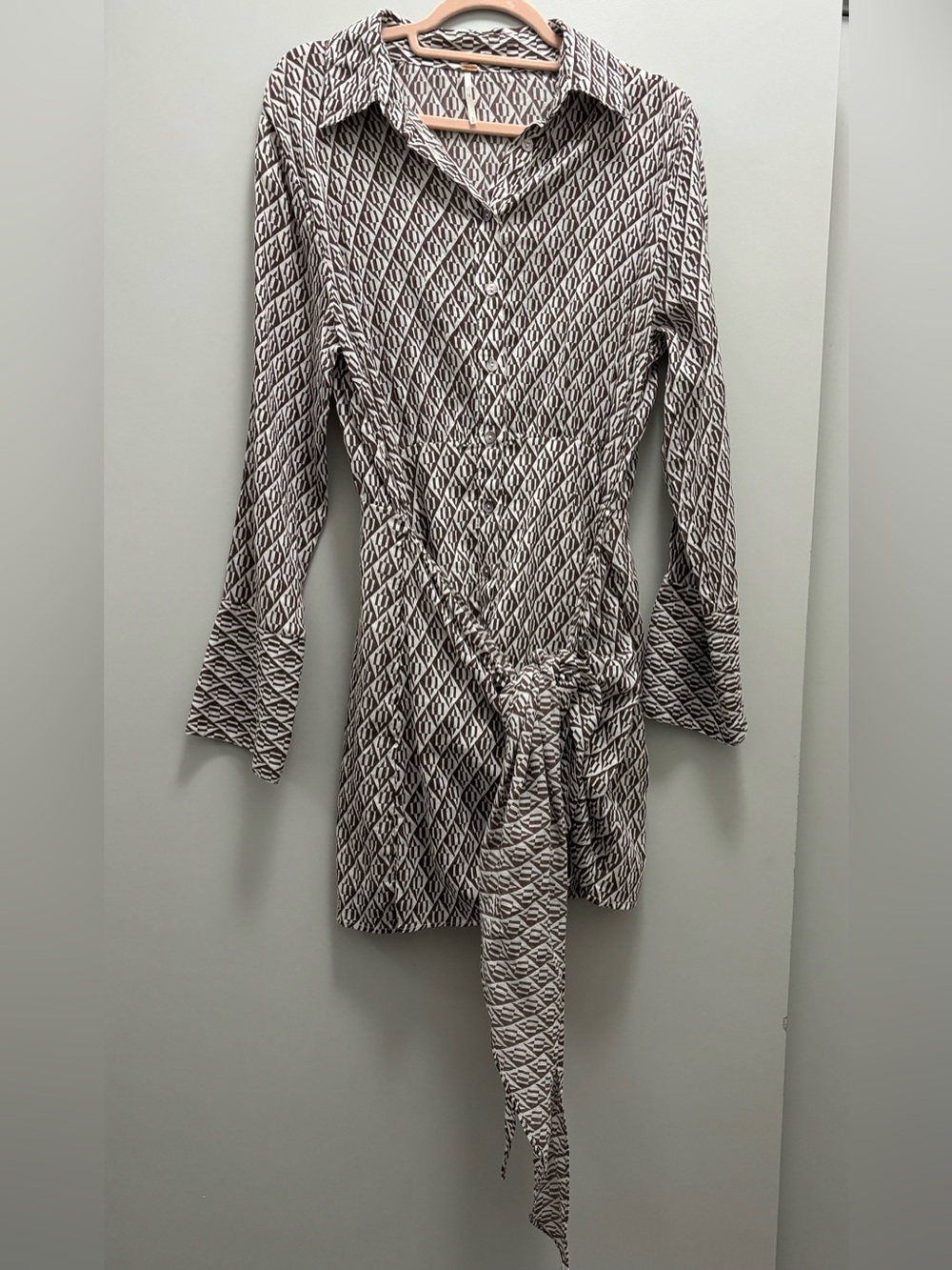 Free People Rillo Mini Shirtdress Brown Geometric Tie Front size S NWOT! 🌸